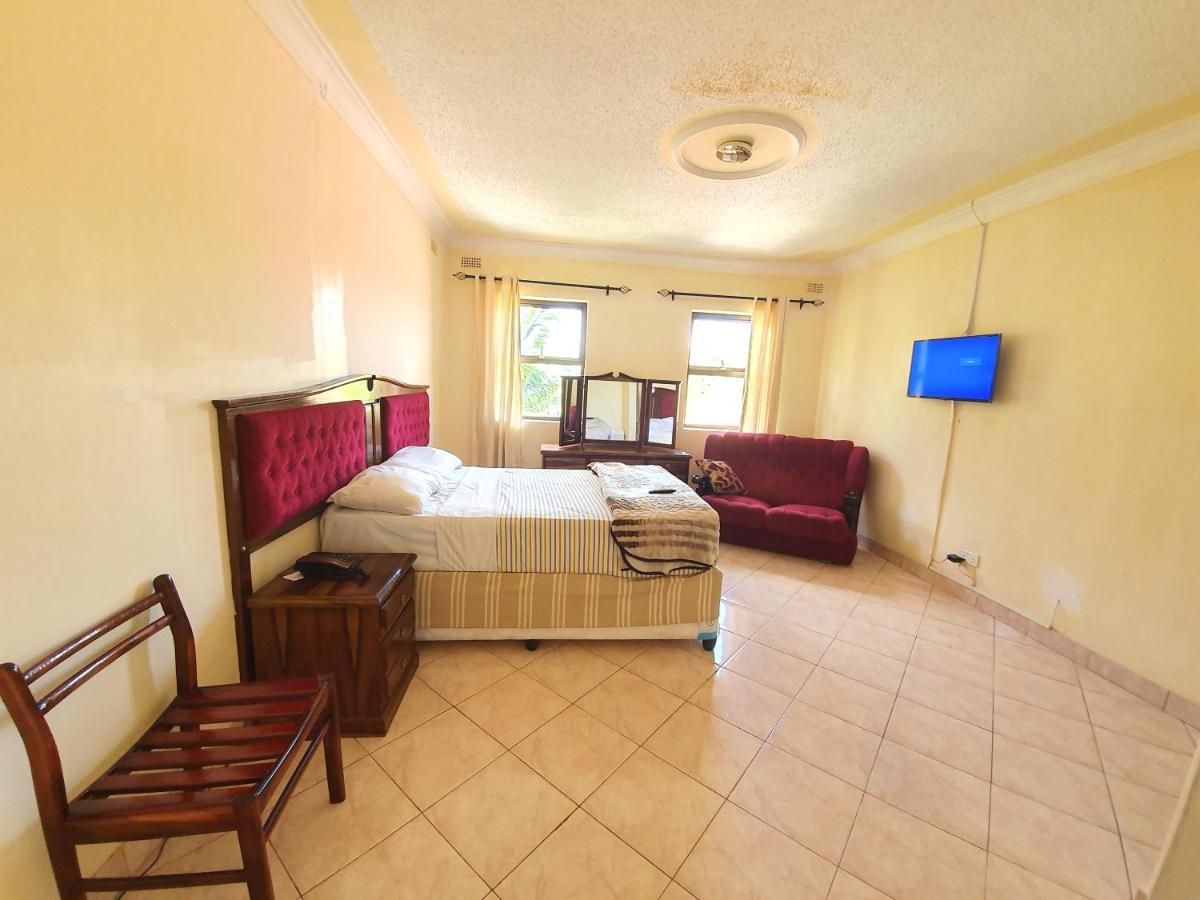 The Palace Guest House Harare Exterior photo