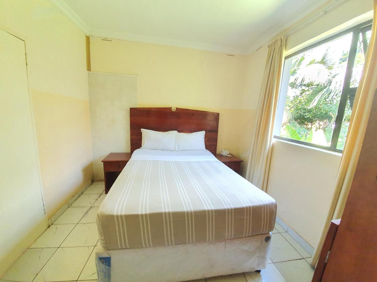 The Palace Guest House Harare Exterior photo