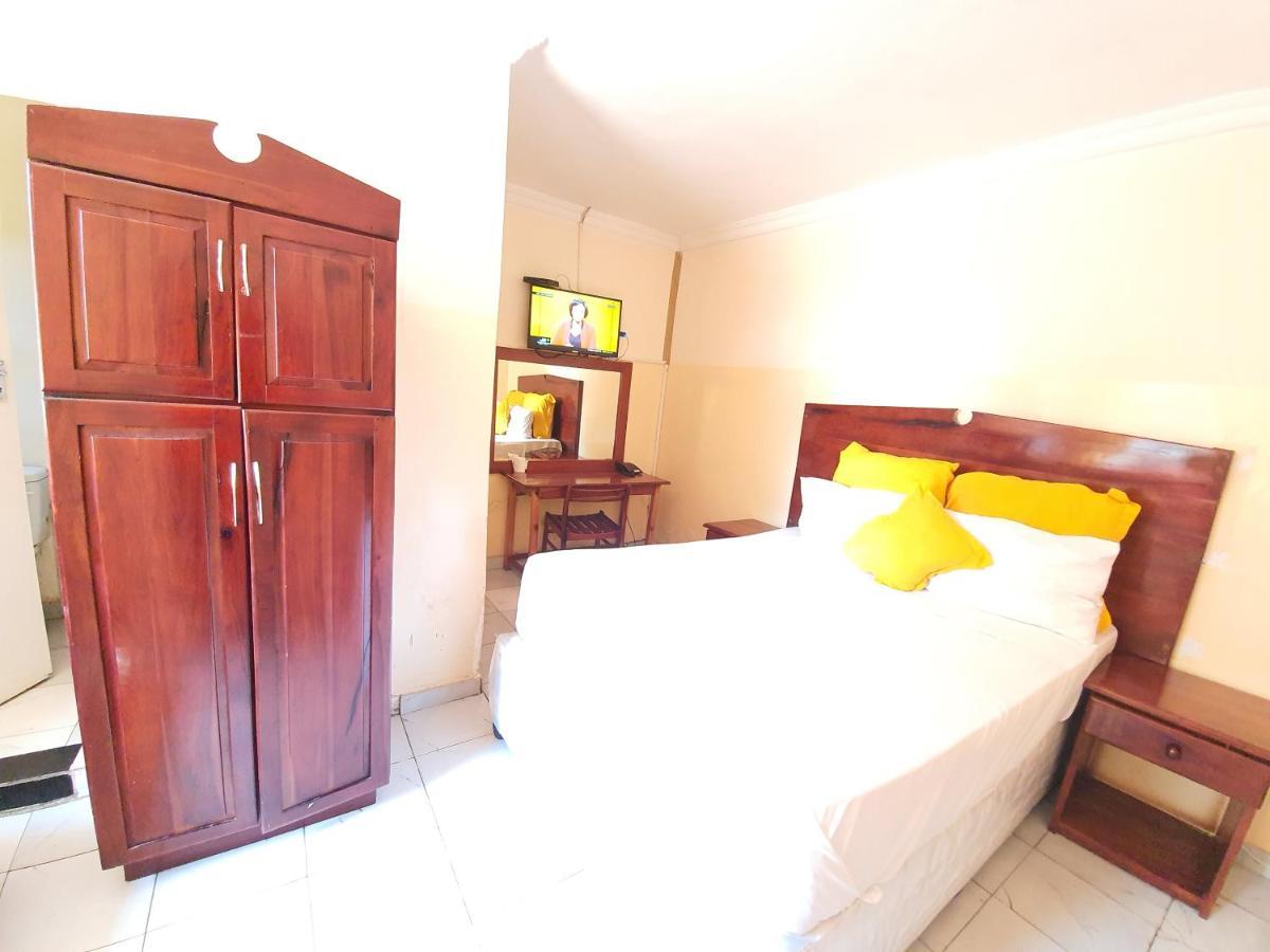 The Palace Guest House Harare Exterior photo