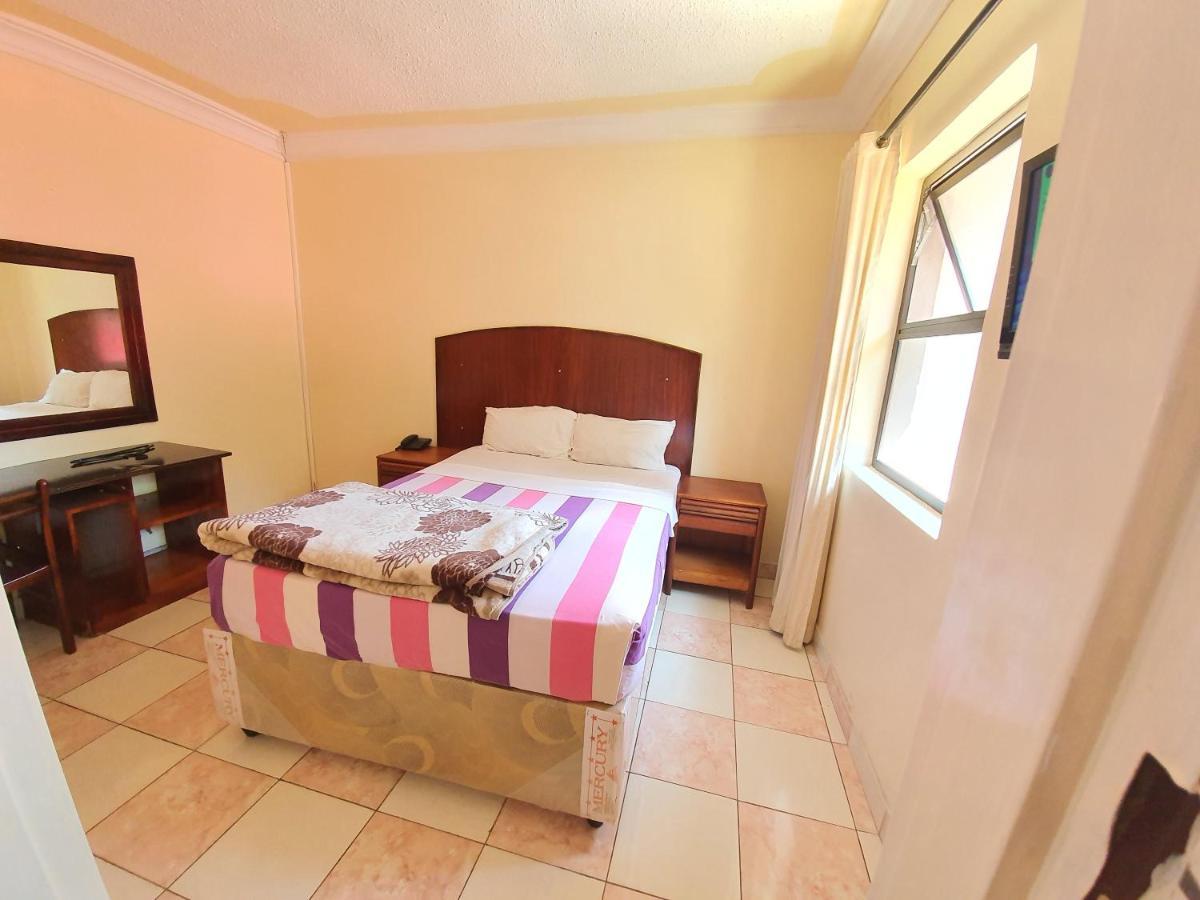 The Palace Guest House Harare Exterior photo