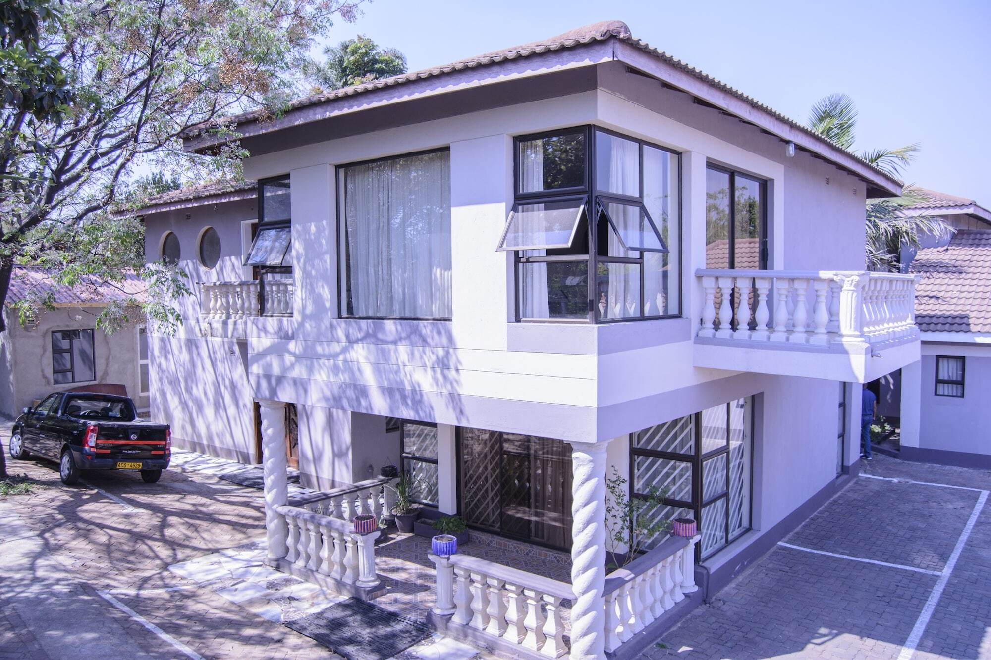 The Palace Guest House Harare Exterior photo